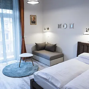 Apartamento In Iii.